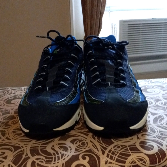 I'm selling my airmax 95 good condition used - Picture 7 of 11